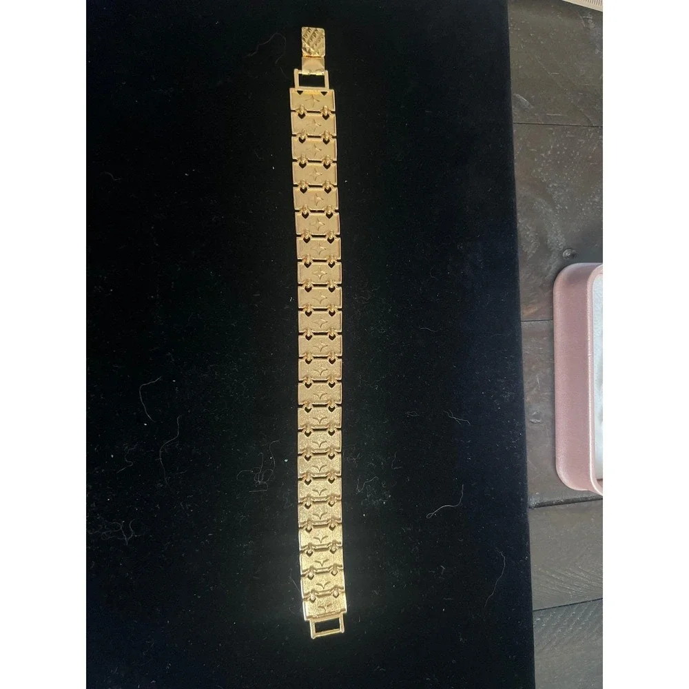 Vtg Gold Tone Textured Star and Heart Link Bracelet New in Box Statement Jewelry